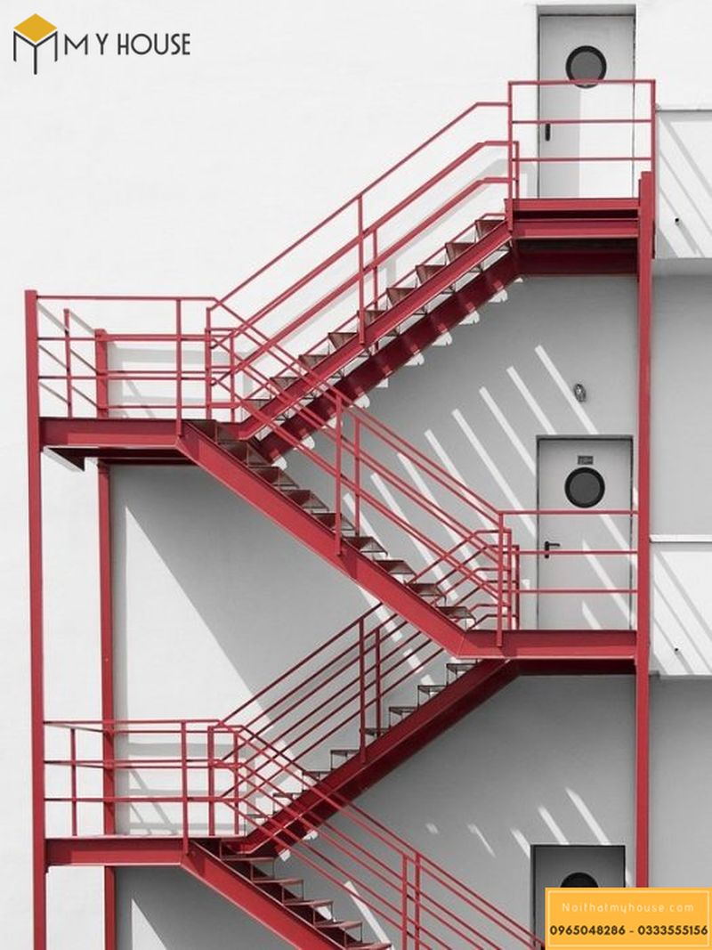 Chiều cao của đi và lối ra đảm bảo tiêu chuẩn thang thoát hiểm cho tòa nhà cao tầng