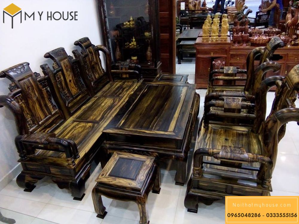 Bộ bàn ghế được làm từ gỗ mun quý 