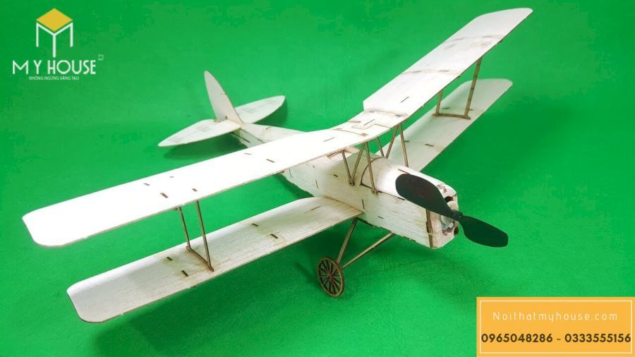 Mô hình máy bay làm từ gỗ balsa 