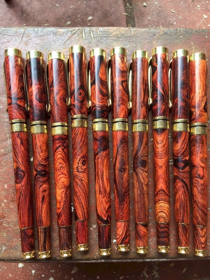 Bút kỹ niệm bằng gỗ sưa đỏ