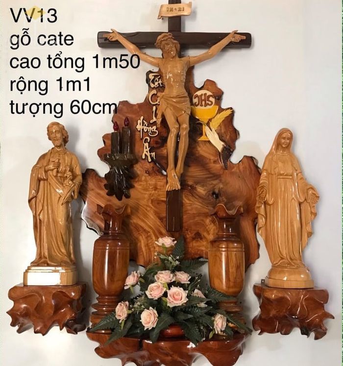 Mẫu thiết kế bàn thờ thiên chúa đẹp ấn tượng bằng gỗ tự nhiên - M16