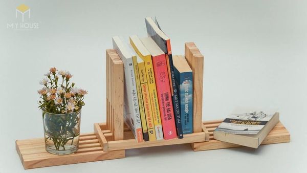 Tủ sách treo tường bằng gỗ công nghiệp nhỏ đơn giản