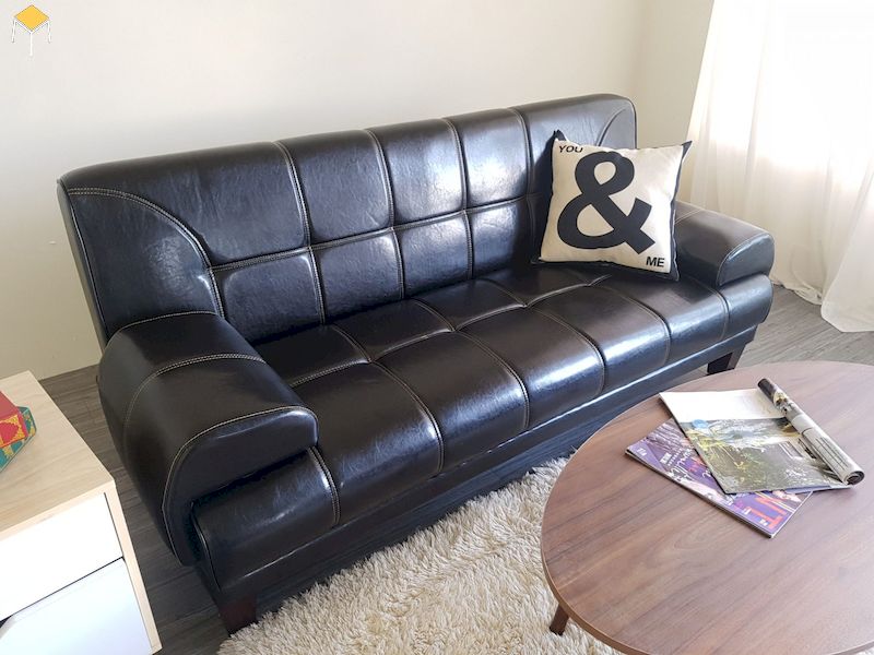 Sofa văng chất liệu da cho phòng khách nhỏ 