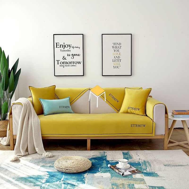 Sự phối hợp màu sắc hài hòa của sofa và phụ kiện trong không gian nội thất