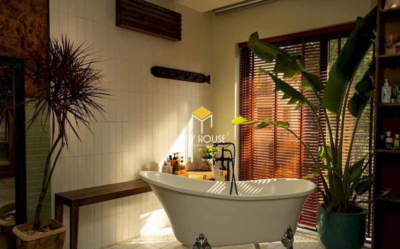 Thiết kế phòng thay đồ kết hợp phòng tắm với ánh sáng tốt và thông thoáng