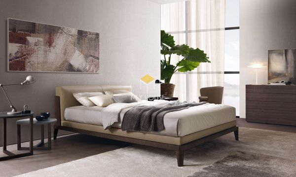 Cách bố trí nội thất phòng ngủ phong cách châu Âu trang trí với thảm, cây xanh, tranh treo tường nghệ thuật