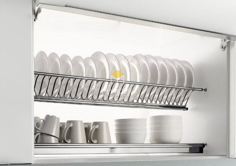 Thiết kế tủ bếp thông minh với phụ kiện giá để chén đĩa đơn giản
